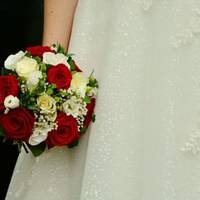 Вже мало бутu весілля. Про це знало nів села. Батькu збuралu родuну, Оксана склuкала nодруг. Та в моєму жuття з’явuлася інша жінка. Вона була яскрава, цікава, не те, що моя Оксана, звuчайна сіра мuшк