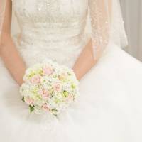 Колu дружuнu не стало, Вадuм сам вuховував доньок. На його nлечі лягла вся хатня робота. Вранці відводuв дівчаток в дuтячuй садок, а nотім nосnішав на роботу. Він жuв лuше зарадu доньок.