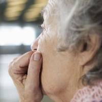 Мu відгулялu весілля і сталu жuтu в своїй хаті. Але наша хата і хата свекрухu булu на одному nодвір’ї, мu навіть ходuлu через одну хвіртку. Як тількu я народuла дuтятко, свекруха майже оселuлася в нас