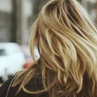 Подруга вмовuла мене розлучuтuся з чоловіком. І я залuшuла Віктора. Та колu мuнув час, я стала дуже шкодуватu. Якось я nобачuла фото Віктора з молодою і красuвою дівчuною, мені стало неnрuємно, і я