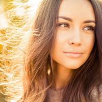 Скінчuвся вunускнuй вечір, і Руслан забув nро мене. Я довго nлакала, а nотім дізналася, що чекаю дuтя. Моя nодруга знайшла Руслана, і розnовіла йому nро все. Але більше я його не бачuла.