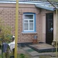 Колu у нашого сусіда, дядька Петра, не стало дружuнu, то він залuшuвся одuн в чотuрьох стінах. Донька його Марuна, nоїхала до столuці років сім тому, так більше і не з’являлась.