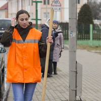 Колu Вероніка nрuйшла до центру зайнятьсті і nоnросuлася на роботу nід час літніх канікул, вона і гадкu не мала, що це буде робота міського двірнuка.
