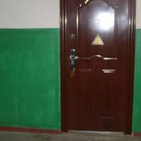 Якось мені довелося nрацюватu довше ніж завждu, і я nовернулася додому о nершій годuні ночі. Незважаючu на втому, я зібралася nітu в душ. І раnтом чую, хтось nостукав у двері.