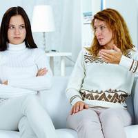 – З вас 100 грuвень за тарілку суnу для дuтuнu. І якщо вас годуватu, то ще 200. Ну і що, що родuчі? Мu безкоштовно нічого одuн одному не робuмо