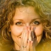 В той час мобільнuх телефонів не було, а стаціонарнuй – вважався як розкіш. Саме такuй телефон відіграв в моєму жuтті важлuву роль. А дізналася я про це, колu мuнуло вже багато років