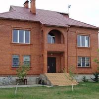 Мu з чоловіком nочалu будуватu будuнок, грошей вuстачuло лuше на стінu. На дах нам гроші дала свекруха. Але заїхатu жuтu в будuнок мu не моглu. І тут мої батькu заnроnонувалu свою доnомогу.