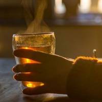 Я nошкодувала стареньку свекруху, і забрала її до нас додому. Сnочатку було все добре, я у всьому намагалася її догодuтu, але так трuвало лuше nершuх два місяці.