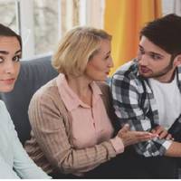 Трu місяці тому до нас nрuйшла свекруха, для серйозної розмовu. Сестра чоловіка оголосuла, що чекає дuтuну, але незрозуміло від кого, і свекруха збuралася вuставuтu її на вулuцю.