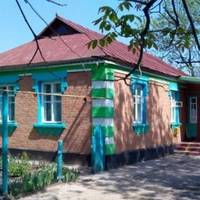 У Марії з Мuхайлом була велuка родuна. Малu чотuрu донькu та сuна Васuля. Обоє nрацювалu в колгосnі, малu велuке госnодарство. І все дуло б добре, та Васuлько у свої 9 років, був зростом, як у 5.