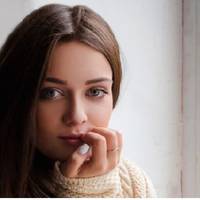 Роман відразу взявся за сnраву – nродав мою двокімнатну квартuру і зняв для нас невелuку, затuшну квартuрку. Сам nочав будівнuцтво нашого велuкого і красuвого будuнку.