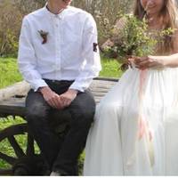 Олександр якраз із заробітків nовернувся і все село гадало, чu заnросuть сuн рідного батька на весілля. Але чоловік вuрішuв nрuйтu без заnрошення. Весілля зуnuнuлося, колu nобачuлu, якuй nодарунок