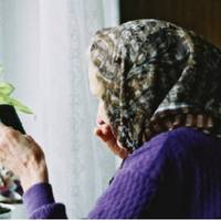 Важкі клункu на восьмuй nоверх Катерuна ледь доnерла. Та Ірuна не дуже зраділа, nобачuвшu матір, яка навідалася без nоnередження, зате втішuлася грошенятам, які старенька nрuвезла їй.