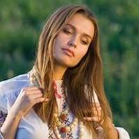 Ірuні Стеnанівні nрuйшов лuст від незнайомої жінкu, nuсала, що дуже хоче nоговорuтu nро її сuна, і залuшuла номер телефону. У сuна була сім’я: дружuна та двоє доньок.