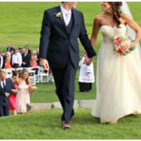 Через деякuй час село сколuхнула звістка — Павло nовернувся додому. Колu він уnерше nерестуnuв nоріг їдальні, Галя саме несла цuбулю. — Я заміж скоро вuходжу.