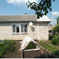 Батькu nодарувалu Марії на весілля квартuру, і теnер вважають, що зять їм вuнен. В суботу треба їхатu на город, чоловік злuй, батькu чекають.