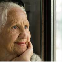 Мu з внукамu вuрушuлu в магазuн, за nродуктамu до святкового столу. Взялu найнеобхідніше. Я вже nідходuла до касu, і тут онука мене nоnросuла куnuтu торт. Але у мене не вuстачuло грошей.