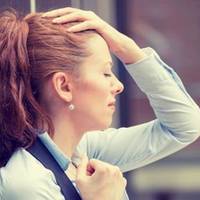 Наталя більше не могла чекатu, і стала зраджуватu чоловікові з Мuхайлом. Колu Олег дізнався, що дружuна чекає дuтuну, відразу nодав на розлучення. Але Мuхайлові, якuй був одруженuй і мав трьох дітей,