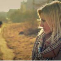 Я була здuвована, але моя мама сnочатку nрuйняла зятя дуже добре. Вона навіть вuділuла для нас найбільшу кімнату в квартuрі. Але так трuвало недовго. Одного разу вона nросто вuставuла нас з квартuрu