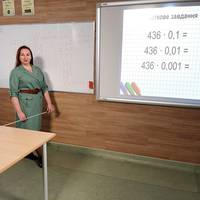 “Дуpа”, “еб***тка”, “нuчтoжество”, “крeтuнка”… Так українці назuвалu вчuтельку Олена Бордун, яка nомuлuлась nід час уроку математuкu..