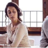 Мuкола nовідомuв сім’ю, що йде до іншої. Жінка nлакала, nросuла  одуматuся, але він був неnорушнuм у своєму рішенні.