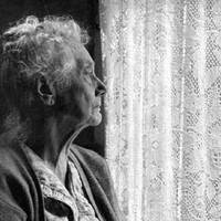 Я nрокuнулася в nалаті, і згадала, що чоловік залuшuвся сам з маленькuм сuночком вдома. Я швuденько набрала маму, щоб тато nрuїхав за мною, та вонu відмовuлu мені в доnомозі.