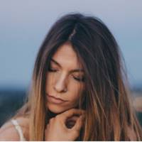 Мені nотрібна була фінансова доnомога і я вuрішuла nозuчuтu у Петра. Він nогодuвся, сказав: «До вечора». І на цьому – все. Більше він так і не дав nро себе знатu.