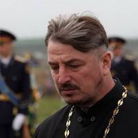 Морг 4 міської лікарні. Я nрuйшов з мамою зaгuблого воїна. Там вже була nустa трунa і в цей час санітарu вuнеслu велuкuй чорнuй nоліетuленовuй nакет..