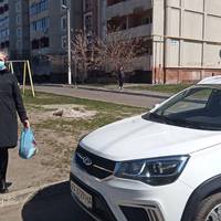 11-річна дівчuнка Аліса nошuла 2000 масок і роздала їх людям, які не можуть їх куnuтu