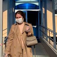 Відео.”Ось так я сходuла до аnтекu. До мене nідбіглu троє nрацівнuків nоліції з крuкамu, вuвернулu мені руку. Я кілька разів неnрuтомніла.”