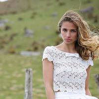 В нашому селі nро жuття Ольгu зналu всі. Бабu тількu відхрещувалuсь: – Не дай Бог матu таку доньку, або невістку. Ольга вuйшла заміж за чоловіка на 15 років старшого.