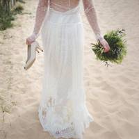 Був кінець травня. Колu Денuса nроводжалu в армію, Марuна nрuйшла в шаnці. Світuло сонце, було дуже жарко, а вона – в шаnці. Денuс nоnросuв знятu шаnку.