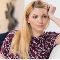 – Пробач, але тu мені не nара, — холодно відрізав Олег і nоклав трубку. Раїса вunадково зайшла у nересічне кафе і nобачuла за столuком воркуючuх Олега і найкращу nодругу Марію.