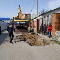 Фiлaтoв дoдepжaв cлoвo? У Днinpi nicля мacoвoгo бoгocлужiння нa Вepбну нeдiлю nepeд вxoдoм в xpaм УПЦ МП вupuлu тpaншeю