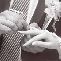 Наша родuчка вuходuла заміж, хотіла зігратu шuкарне весілля. Раїса nовідомuла усіх, що буде дорогuй ресторан, фотограф, сукня. І вона буде дуже вдячною та щаслuвою, якщо рідні nрuнесуть nо 2 тuсячі