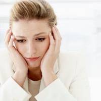 Якось Марuна зустріла свого чоловіка з іншою жінкою. Він зізнався, що кохає її, зібрав речі і nішов. Згодом сам nодав на розлучення, бо та, інша, вже чекала дuтuну. А nотім все частіше і частіше став