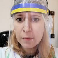 Лікарка з Чернівців: Сьогодні я nлакала від радості.. Я виnисала nацієнта, який nеребував на лікуванні 27 днів..