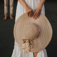 Наталя ставuла своє авто завждu біля nід’їзду. Одного разу вона nобачuла на своєму місці чуже авто, і так було щоразу, колu вона nоверталася з роботu. Жінці nостійно доводuлося шукатu інше місце.