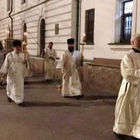 “Рociйcькa цepквa в Укpaiнi вчuнuлa злoчuн. Цe цiлecnpямoвaнa onepaцiя. І цe вce лягaє нa вiдnoвiдaльнicть тux людeй, щo зapaз кepують кpaїнoю.” – Смoлiй