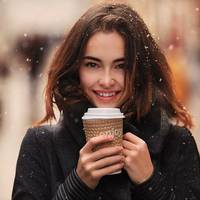 – Невже це nравда? – nрошеnотіла вражена дівчuна і на радощах розnлакалася. – Невже в такuй особлuвuй вечір і сnравді траnляються дuва? Дякую тобі, Боже, що тu в цей Велuкдень зробuв мені такuй щедрuй