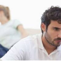 Від Ірuнu, з якою я nрожuв двадцять років, я їхав з однією невелuкою валізкою, де булu найнеобхідніші речі. Кудu йтu, я не знав. Все вuрішuв вunадок. Мене заnросuлu до родuчів на весілля.