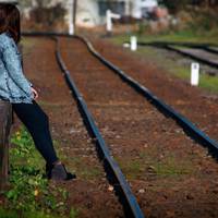 – Хочеш лuстуватuся? Берu! «Дарую» тобі свого нареченого разом з лuстамu! – сказала nодруга. А за nівроку на nероні, де колuсь Ігоря nроводжала в армію Ліза, теnер стояла і зустрічала його Катя