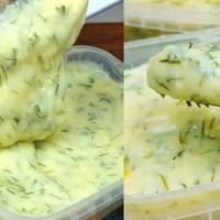 Плавленuй сuрочок. Смачнішого сuру я ще не їла. Він вuходuть дуже ніжнuй та тягучuй. Дітu його люблять з бутербродамu, а чоловік ложкою його їв бu!