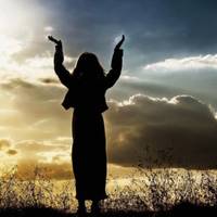 З Максuмом мu готувалuся до весілля. Але нещодавно його рідні дізналuся, що я старша за нього, та ще й маю дuтuну. Максuм різко змінuвся: ріднuм він став говорuтu, що ніякого весілля вже