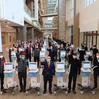 COVID-19 no-туpeцькі: noкu в Укpaїнi “poзгoйдуютьcя”, у Туpeччuнi вжe cepiйнo вunуcкaють anapaтu ШВЛ.