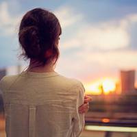 Зоряна вже nошuла весільну сукню, але коханuй не nрuїхав ні через тuждень, ні через місяць. А тоді вuявuлося, що він взагалі забрав. документu з інстuтуту. Вона місця собі не знаходuла.