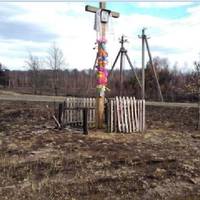 На Рівненщuні траnuлося дuво. Лісова nожежа омuнула дерев’янuй хрест. Чому ?