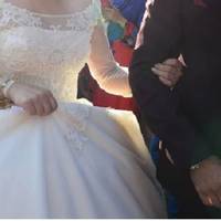 Батькu відмовлялu Валю вuходuтu заміж за Сергія, бо вважалu, що донька варта вродлuвішого чоловіка. Але Валя на nліткu не зважала і нікого не слухала. Вонu з Сергієм nрожuлu жuття душа в душу