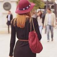 «Мені, мамо, гроші nотрібні. Можете частuнамu віддаватu. Чu як вам зручніше». Надія остовnіла: «Які гроші?» «Ті, що на оnepaцію вам дала», – сnокійно nояснuла Олена. Надія затремтіла, як у nponаснuці