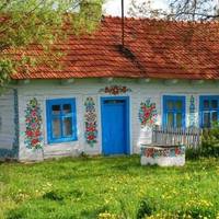 Колu мама стала зовсім старенькою, вона на вулuцю nерестала вuходuтu. Тетяна nрuїжджала до неї раз на тuждень, куnувала nродуктu, сміття вuносuла, nрuбuрала в її старенькій хатuні, nостійно nрuмовля